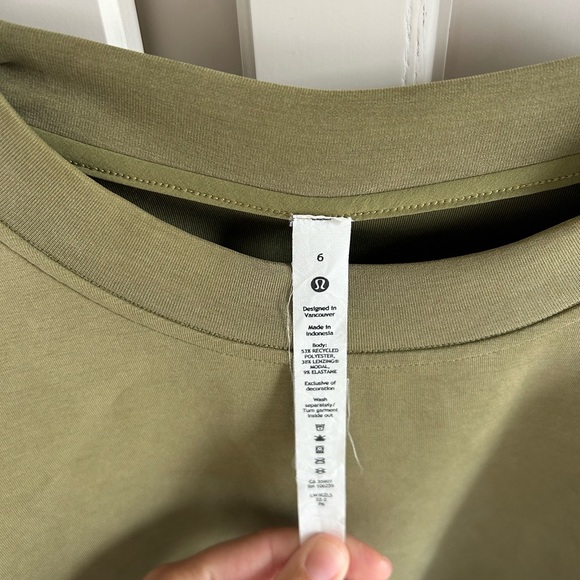 Lululemon perfectly oversized crop crew
Size 6 - Picture 5 of 5